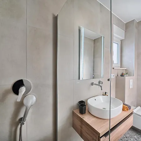Bura Breeze - Sea-view Garden Apartment