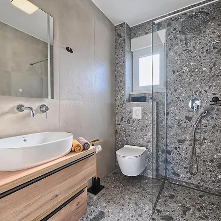 Bura Breeze - Sea-view Garden Apartment