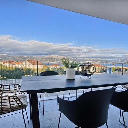 Bura Breeze - Sea-view Garden Apartment Slatine