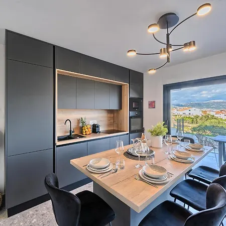Bura Breeze - Sea-view Garden Apartment Slatine